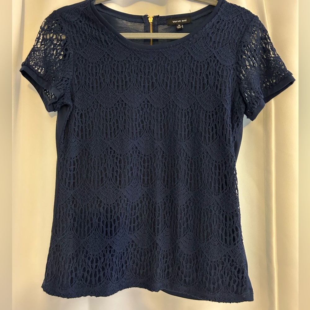 Like new! Lace front and sleeve top. Exposed gold zipper